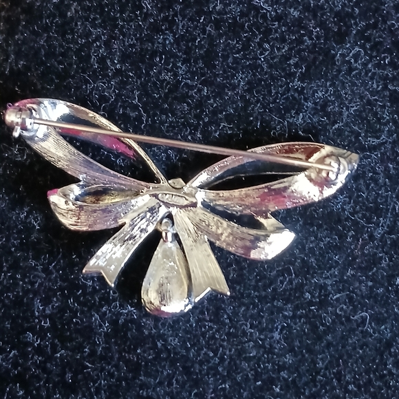 Vintage Avon silvertone bow brooch with turquoise colored pear shaped stone - Picture 4 of 7